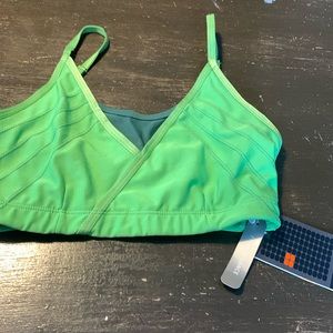 Nike training/fitness bra.‎ Dri fit. NWT . Retail 38